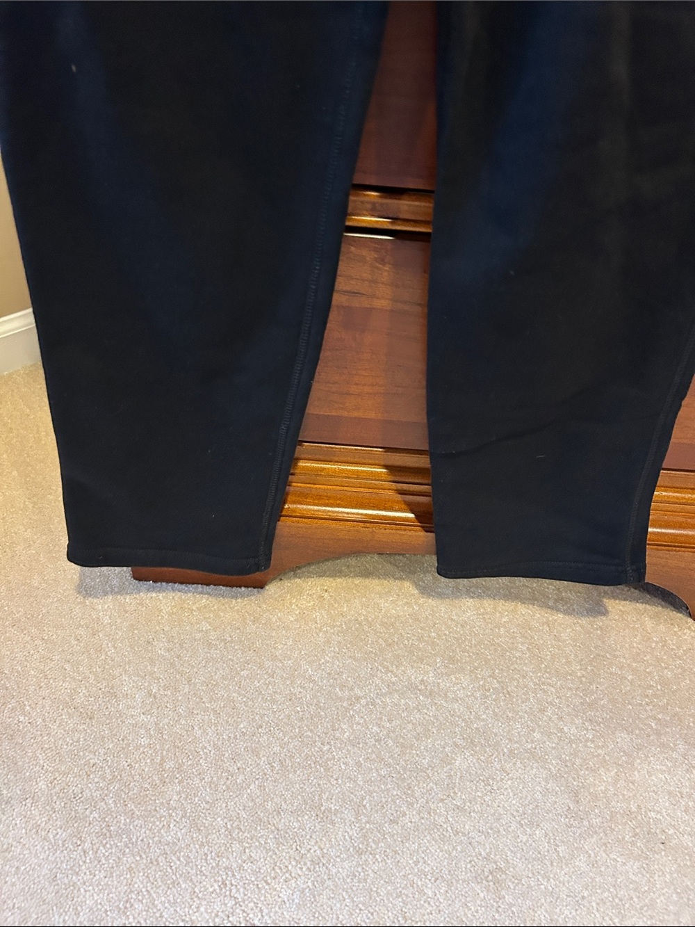 Old Navy women’s Black Drawstring Sweatpants, Comfortable,size small, back pockt - Picture 5 of 10